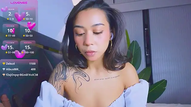 Snapshot of Mia_Tin chatting on 10/25/25, 05:40 Mia Tin online show from 10/25/25, 05:40