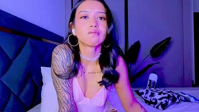 Mia Tin online show from 04/18/26, 04:22