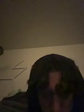 Snapshot of kingdennis6666 chatting on 10/04/25, 03:26 kingdennis6666 online show from 10/04/25, 03:26