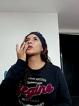 Snapshot of karolkim022 chatting on 10/08/25, 06:38 karolkim022 online show from 10/08/25, 06:38