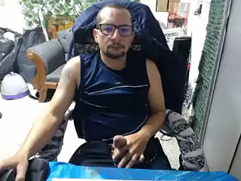 Snapshot of alexam_gal@xh chatting on 03/15/25, 07:05 alexam galxh online show from 03/15/25, 07:05