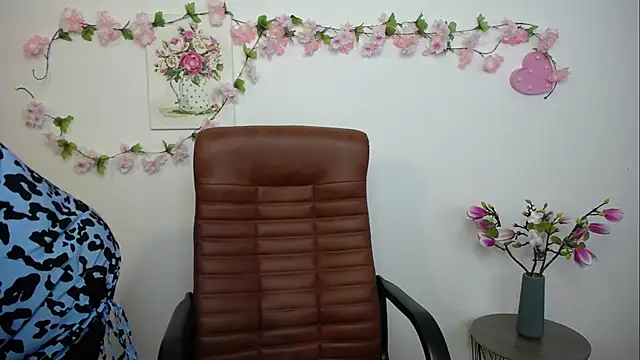 Snapshot of AliceInksSweetty chatting on 09/12/25, 06:02 AliceInksSweetty online show from 09/12/25, 06:02