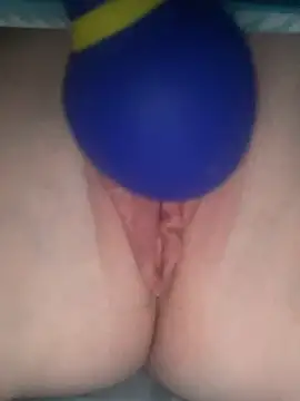 Snapshot of ToysRus24 chatting on 02/13/25, 08:03 ToysRus24 online show from 02/13/25, 08:03