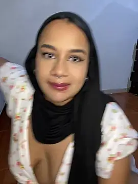 Snapshot of Maryam_yamal chatting on 12/28/24, 09:19 Maryam yamal online show from 12/28/24, 09:19