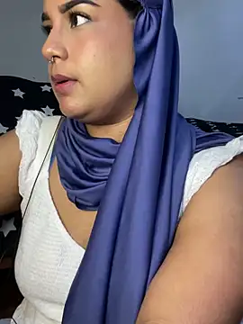 Snapshot of Maryam_yamal chatting on 01/22/25, 11:32 Maryam yamal online show from 01/22/25, 11:32