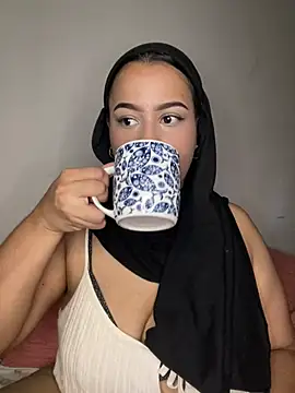 Snapshot of Maryam_yamal chatting on 02/23/25, 03:18 Maryam yamal online show from 02/23/25, 03:18