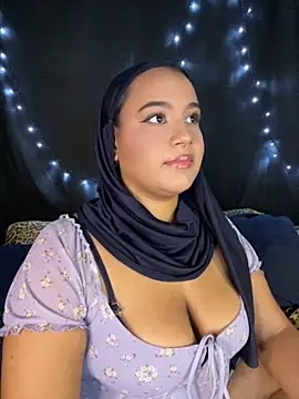 Snapshot of Maryam_yamal chatting on 11/07/25, 08:42 Maryam yamal online show from 11/07/25, 08:42