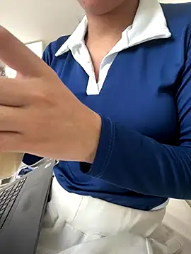 Snapshot of DulceMya6 chatting on 12/20/25, 02:24 DulceMya6 online show from 12/20/25, 02:24