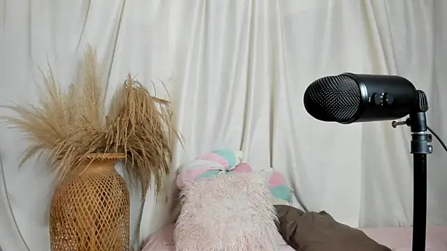 Snapshot of susy_angel chatting on 09/13/25, 01:11 susy angel online show from 09/13/25, 01:11