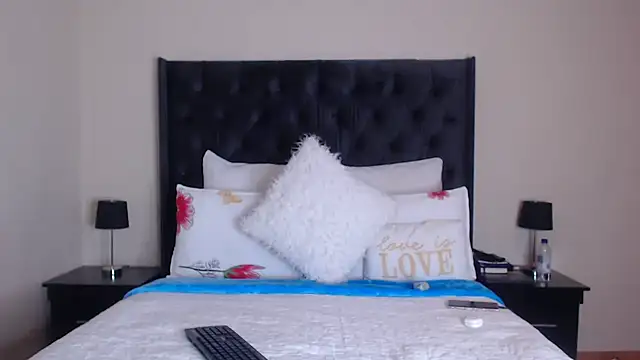 Sexynaughty Gal online show from 12/05/25, 06:59