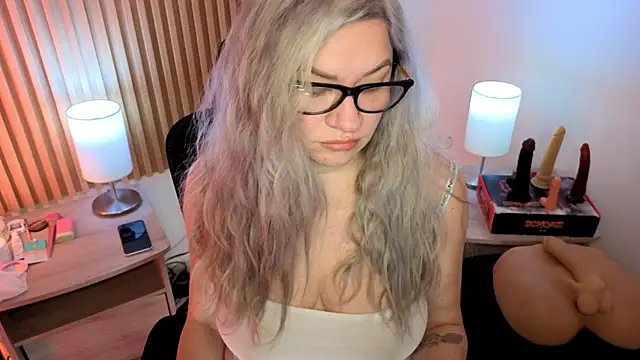 MarianL0ve online show from 04/15/26, 10:44