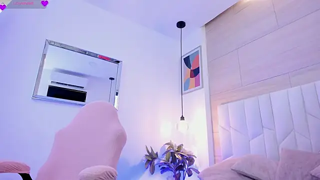 io chie  online show from 04/17/26, 04:04