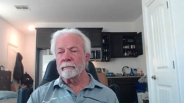 Snapshot of rockpoint69 chatting on 11/11/25, 10:43 rockpoint69 online show from 11/11/25, 10:43