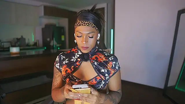 AmberRaus online show from 10/21/25, 02:12