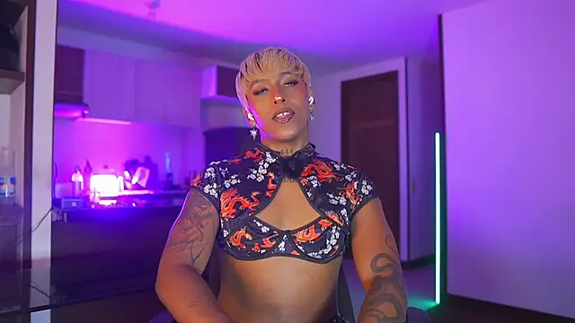 AmberRaus online show from 11/11/25, 04:45