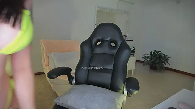 Ally Snow online show from 10/21/25, 11:00