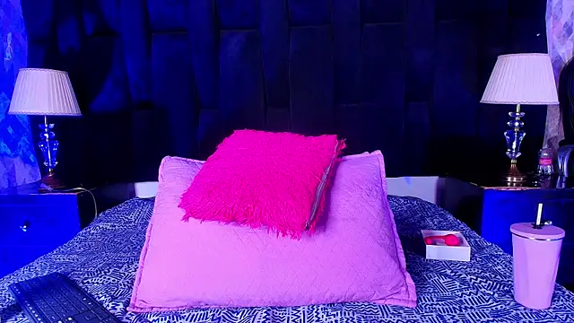 Snapshot of shelsyloreds chatting on 10/07/25, 12:02 shelsyloreds online show from 10/07/25, 12:02