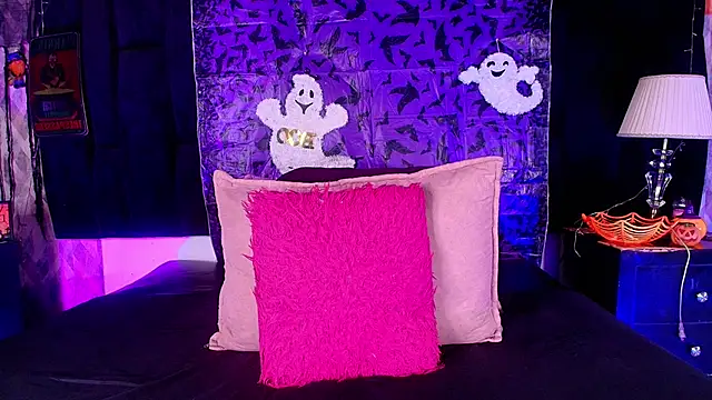 Snapshot of shelsyloreds chatting on 10/25/25, 12:02 shelsyloreds online show from 10/25/25, 12:02