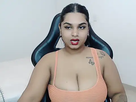 Snapshot of layla_amin chatting on 12/02/24, 03:36 layla amin online show from 12/02/24, 03:36