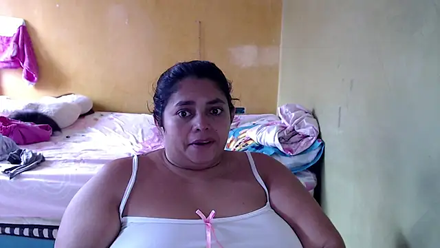 Snapshot of yulieth_bbw chatting on 05/17/26, 12:23 yulieth bbw online show from 05/17/26, 12:23