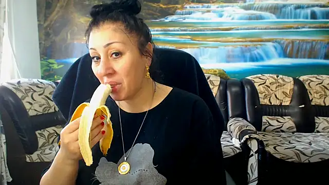 Snapshot of MoistMady chatting on 03/11/26, 06:30 MoistMady online show from 03/11/26, 06:30