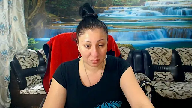 Snapshot of MoistMady chatting on 04/13/26, 02:55 MoistMady online show from 04/13/26, 02:55