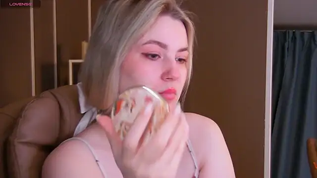 Snapshot of elinanortas chatting on 02/01/25, 01:12 elinanortas online show from 02/01/25, 01:12