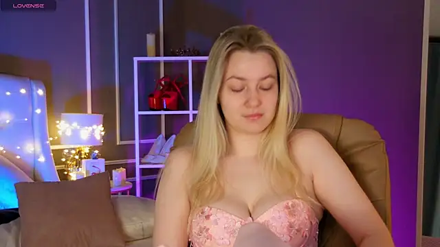 Snapshot of elinanortas chatting on 02/25/25, 01:09 elinanortas online show from 02/25/25, 01:09