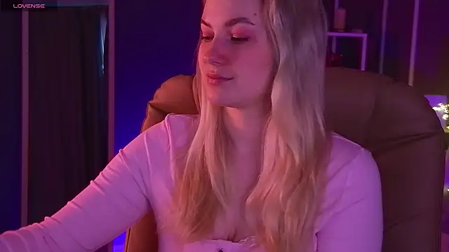 Snapshot of elinanortas chatting on 03/15/25, 01:19 elinanortas online show from 03/15/25, 01:19