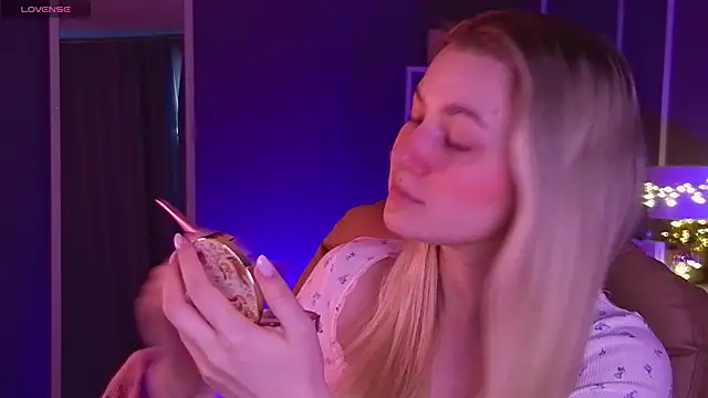 Snapshot of elinanortas chatting on 03/16/25, 01:07 elinanortas online show from 03/16/25, 01:07