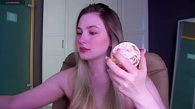 Snapshot of elinanortas chatting on 09/15/25, 01:16 elinanortas online show from 09/15/25, 01:16