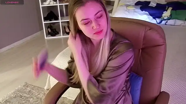 Snapshot of elinanortas chatting on 10/02/25, 01:12 elinanortas online show from 10/02/25, 01:12