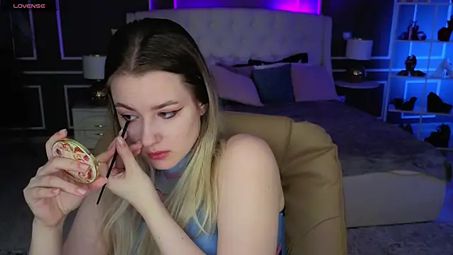 Snapshot of elinanortas chatting on 10/27/25, 01:09 elinanortas online show from 10/27/25, 01:09