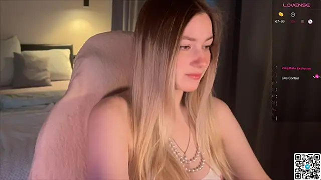 Snapshot of elinanortas chatting on 11/25/25, 05:40 elinanortas online show from 11/25/25, 05:40