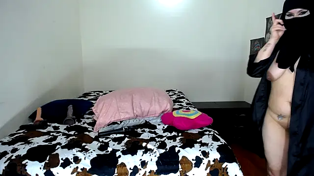 evelyn  salah online show from 03/18/25, 04:26