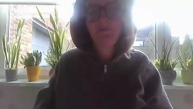 LiquidLeonie online show from 03/25/26, 08:31