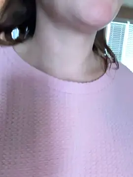 Snapshot of Mini_And_The_Bear chatting on 01/15/26, 04:44 Mini And The Bear online show from 01/15/26, 04:44