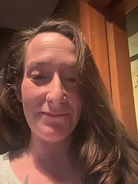 Mini And The Bear online show from 04/14/26, 04:57