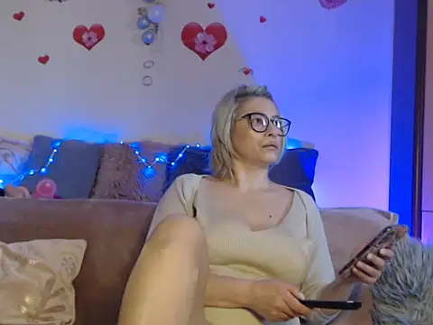 BellaBellaHot online show from 02/22/25, 12:29