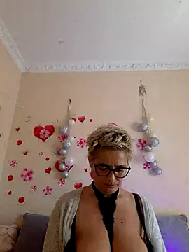 BellaBellaHot online show from 10/05/25, 09:40