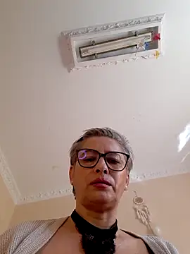 BellaBellaHot online show from 10/28/25, 10:08