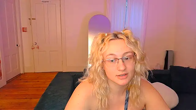 Snapshot of ashleyblaydex chatting on 06/22/26, 06:10 ashleyblaydex online show from 06/22/26, 06:10