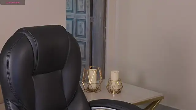 NaomiSainz online show from 12/21/25, 12:45