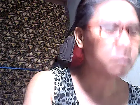 sweetsosie18 online show from 05/31/26, 04:14