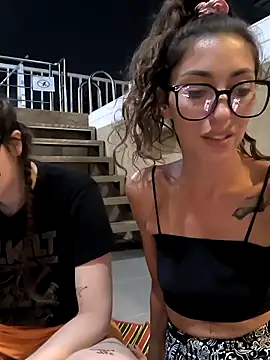 Snapshot of amanilouve chatting on 02/12/25, 04:11 amanilouve online show from 02/12/25, 04:11