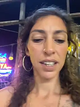 Snapshot of amanilouve chatting on 02/23/25, 04:24 amanilouve online show from 02/23/25, 04:24