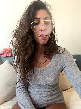 Snapshot of amanilouve chatting on 10/17/25, 09:34 amanilouve online show from 10/17/25, 09:34