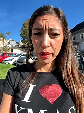 Snapshot of amanilouve chatting on 11/04/25, 11:53 amanilouve online show from 11/04/25, 11:53