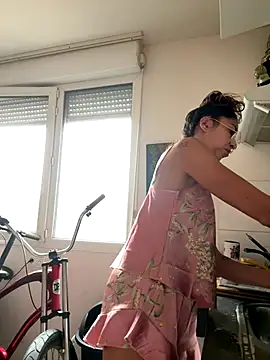 Snapshot of amanilouve chatting on 11/14/25, 09:52 amanilouve online show from 11/14/25, 09:52