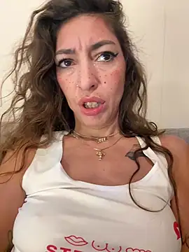 Snapshot of amanilouve chatting on 11/17/25, 07:36 amanilouve online show from 11/17/25, 07:36